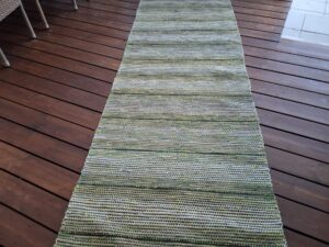METSÄPOLKUJA-matto, valmiina varastossa 83cm x 252cm